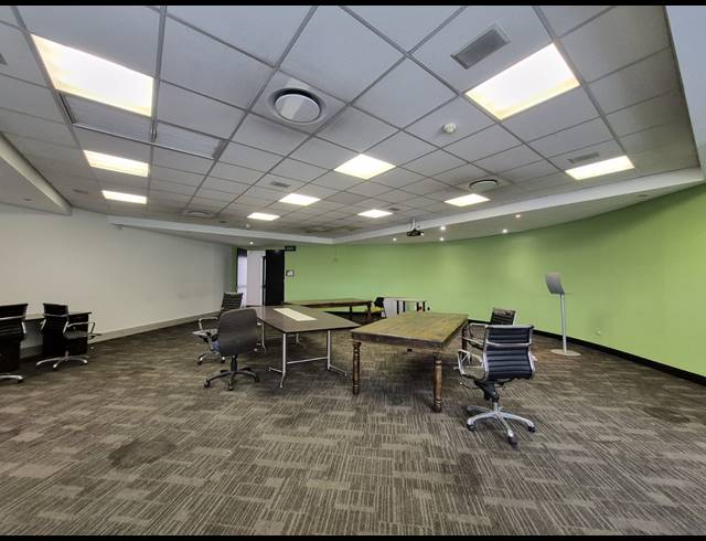 105M² OFFICE TO LET IN SUNNINGHILL
